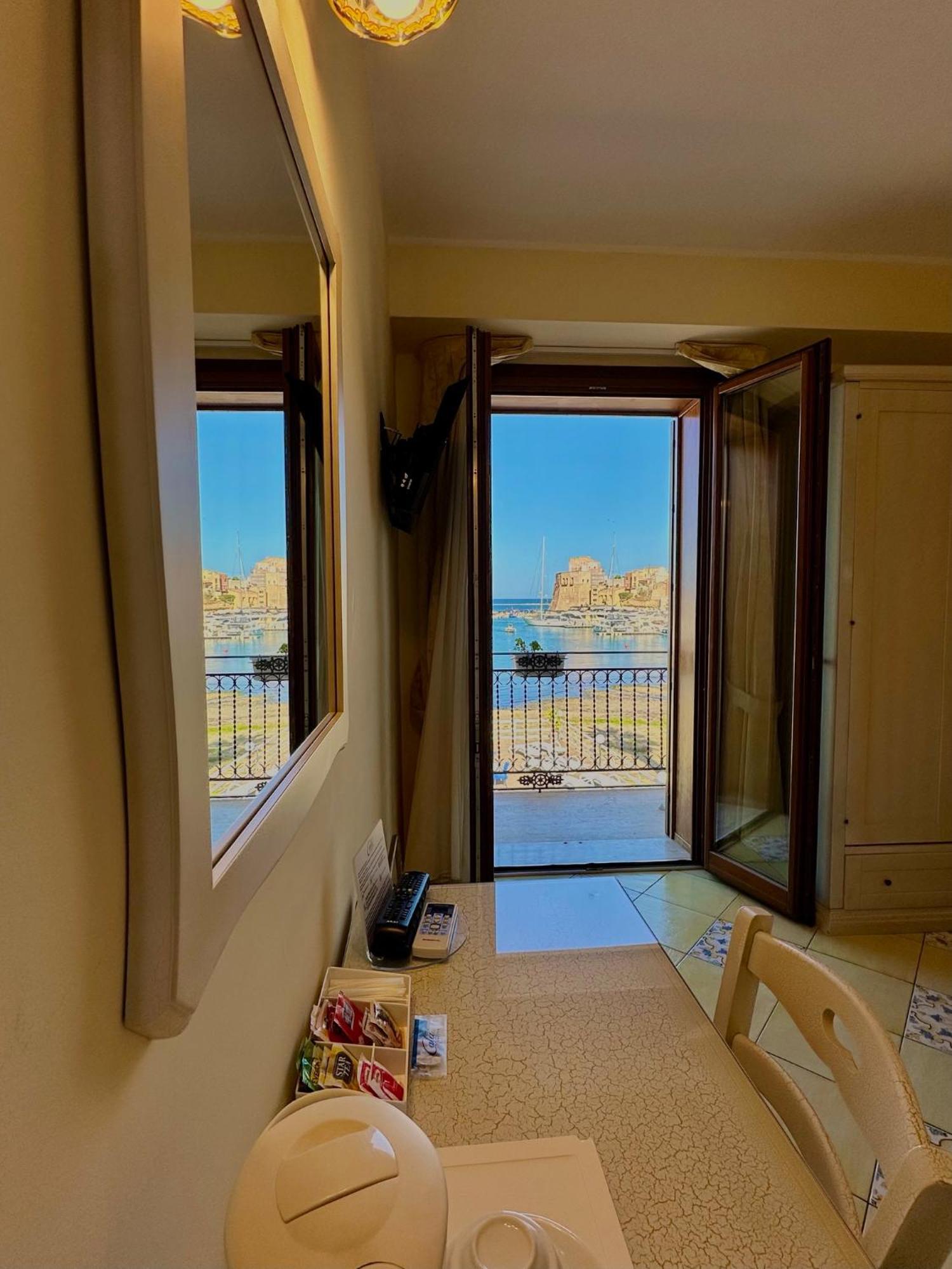 קאסטלמארה דל גולפו Hotel Cala Marina מראה חיצוני תמונה