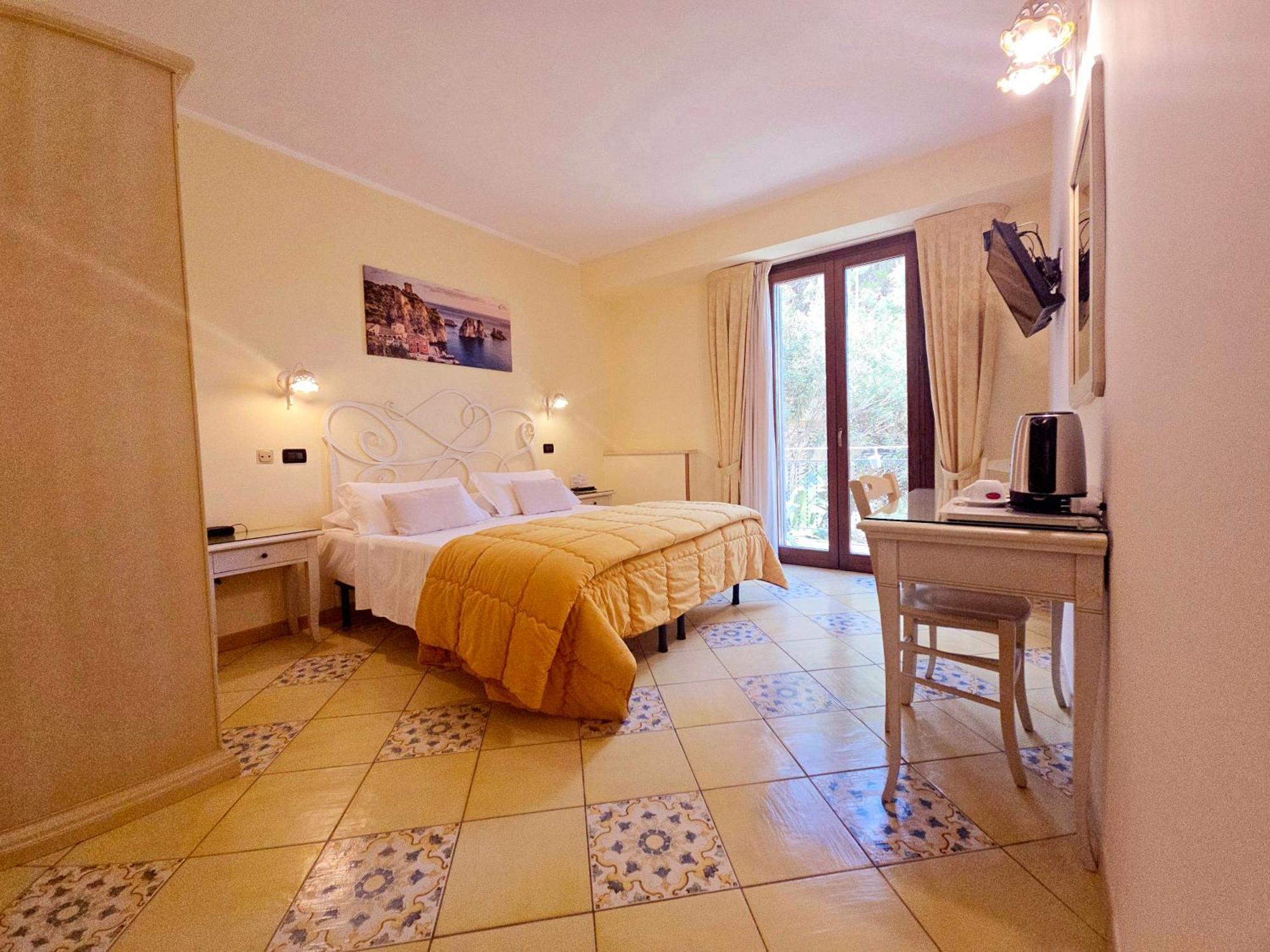 קאסטלמארה דל גולפו Hotel Cala Marina מראה חיצוני תמונה
